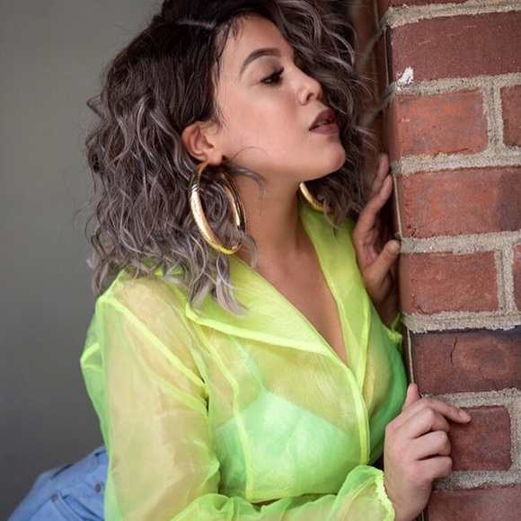 Meet your Posher, Stephanie - Picture 3 of 6